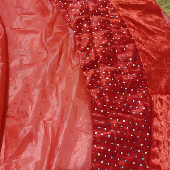 Northlight Red Quilted Velvet Tree Skirt with Shimmery Glitter Accents 48" - Picture 4 of 5